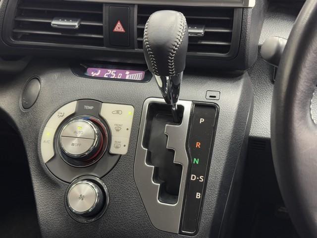 シエンタ Ｇ　ナビ・ＴＶ　スマートキープッシュスタート　アイドリングＳ　リアカメラ　地デジフルセグ　定期点検記録簿　フルオートエアコン　パワーウィンド　ＥＴＣ　運転席エアバック　パワステ　キーフリーシステム　ＡＢＳ（11枚目）