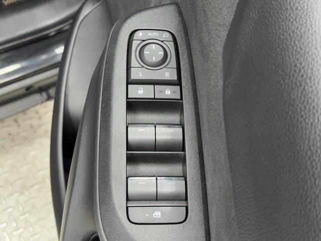 ヤリスクロス G ETC装備 リヤカメラ 点検記録簿 スマートエントリー イモビライザー オートエアコン アルミホイール キーレス パワーウィンドウ クルコン ABS ドライブレコーダー エアバッグ パワーステアリング(10枚目)