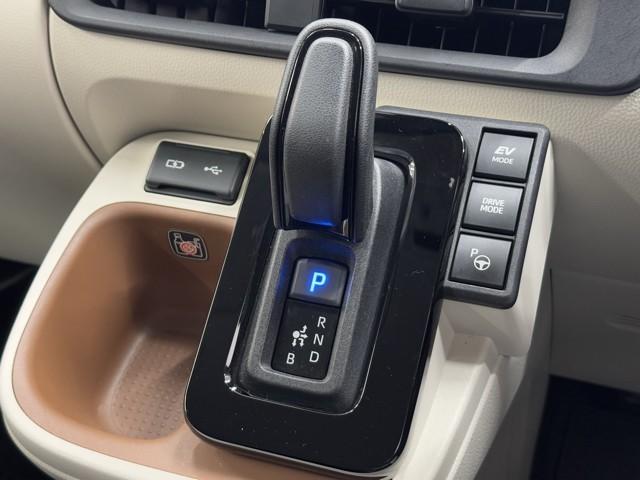 シエンタ ハイブリッドZ TSS エアバック アルミ キーレスエントリー ナビTV イモビライザー 整備記録簿 バックモニター LEDヘッドライト ETC車載器 横滑り防止 スマートキー オートエアコン サイドエアバッグ(11枚目)