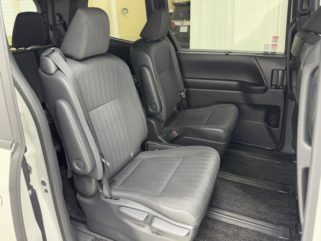 ノア S-G フルフラット ワンオーナー車 横滑り防止 Bモニター 両側自動ドア クルコン スマートキ アルミホイール ドライブレコーダ リアオートエアコン AAC ナビ&TV ETC車載器 イモビライザー 記録簿(18枚目)