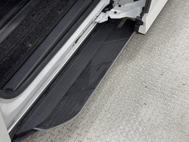 ノア S-G フルフラット ワンオーナー車 横滑り防止 Bモニター 両側自動ドア クルコン スマートキ アルミホイール ドライブレコーダ リアオートエアコン AAC ナビ&TV ETC車載器 イモビライザー 記録簿(19枚目)