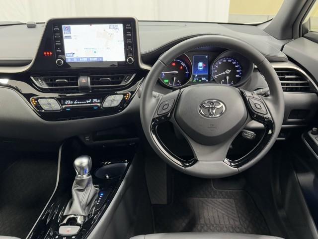 Ｃ－ＨＲ Ｇ　モード　ネロ　セーフティプラス　ＰＣＳ　点検記録簿　盗難防止　Ｒカメラ　ＬＥＤライト　アイドリングストップ　アルミ　クルーズＣ　エアバッグ　ＡＢＳ　ナビ　スマートキ－　ＥＴＣ車載器　キーフリー　オートエアコン　横滑り防止　ドラレコ（4枚目）