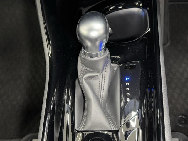 Ｃ－ＨＲ Ｇ　モード　ネロ　セーフティプラス　ＰＣＳ　点検記録簿　盗難防止　Ｒカメラ　ＬＥＤライト　アイドリングストップ　アルミ　クルーズＣ　エアバッグ　ＡＢＳ　ナビ　スマートキ－　ＥＴＣ車載器　キーフリー　オートエアコン　横滑り防止　ドラレコ（10枚目）