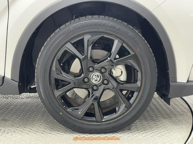 Ｃ－ＨＲ Ｇ　モード　ネロ　セーフティプラス　ＰＣＳ　点検記録簿　盗難防止　Ｒカメラ　ＬＥＤライト　アイドリングストップ　アルミ　クルーズＣ　エアバッグ　ＡＢＳ　ナビ　スマートキ－　ＥＴＣ車載器　キーフリー　オートエアコン　横滑り防止　ドラレコ（17枚目）