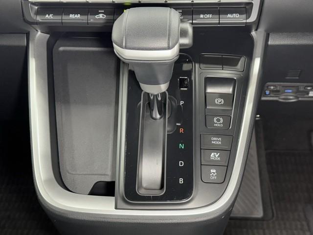 ヴォクシー ハイブリッドS-Z パワーウィンドウ DVD再生機能 インテリキー 横滑防止装置 地デジTV アクティブクルーズコントロール フルオートエアコン リアカメラ エアバッグ ABS 100V充電 ナビTV WAC キーレス(10枚目)