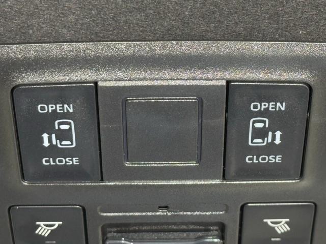 ヴォクシー ハイブリッドS-Z パワーウィンドウ DVD再生機能 インテリキー 横滑防止装置 地デジTV アクティブクルーズコントロール フルオートエアコン リアカメラ エアバッグ ABS 100V充電 ナビTV WAC キーレス(14枚目)