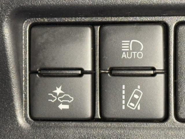 ヴォクシー ハイブリッドＺＳ　煌ＩＩＩ　ドライブレコーダ　アイドリングストップ　地デジＴＶ　リヤカメラ　Ｗエアコン　スマートキー　ミュージックプレイヤー接続可　ＤＶＤ再生可　クルコン　ＶＳＣ　キーレス　アルミホイール　ナビ＆ＴＶ　ＥＴＣ（11枚目）