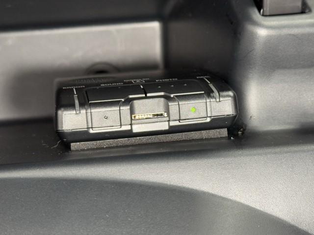 ヴォクシー ハイブリッドＺＳ　煌ＩＩＩ　ドライブレコーダ　アイドリングストップ　地デジＴＶ　リヤカメラ　Ｗエアコン　スマートキー　ミュージックプレイヤー接続可　ＤＶＤ再生可　クルコン　ＶＳＣ　キーレス　アルミホイール　ナビ＆ＴＶ　ＥＴＣ（12枚目）