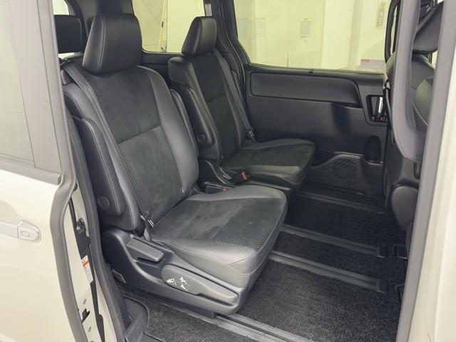 ヴォクシー ハイブリッドＺＳ　煌ＩＩＩ　ドライブレコーダ　アイドリングストップ　地デジＴＶ　リヤカメラ　Ｗエアコン　スマートキー　ミュージックプレイヤー接続可　ＤＶＤ再生可　クルコン　ＶＳＣ　キーレス　アルミホイール　ナビ＆ＴＶ　ＥＴＣ（18枚目）