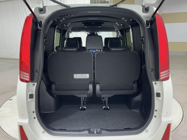 ヴォクシー ハイブリッドＺＳ　煌ＩＩＩ　ドライブレコーダ　アイドリングストップ　地デジＴＶ　リヤカメラ　Ｗエアコン　スマートキー　ミュージックプレイヤー接続可　ＤＶＤ再生可　クルコン　ＶＳＣ　キーレス　アルミホイール　ナビ＆ＴＶ　ＥＴＣ（19枚目）