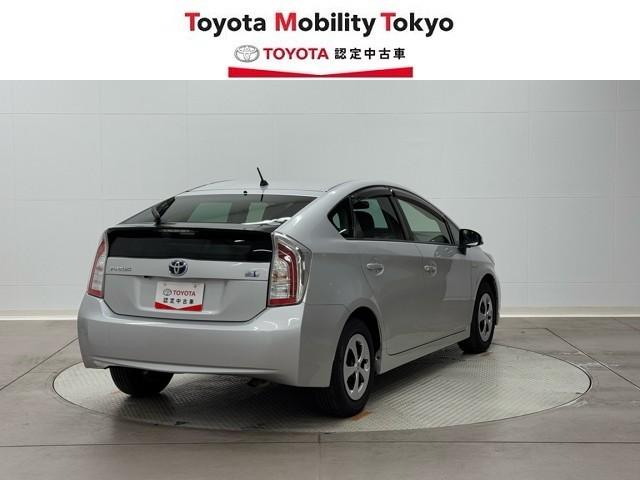 プリウス Ｓ　アイドリングストップ搭載　Ｂモニタ－　フルセグ地デジ　ＡＵＸ接続可　インテリキー　デュアルエアバック　エアＢ　イモビライザー　ドライブレコ－ダ－　ＤＶＤ再生可能　ナビＴＶ　ＡＵＴＯエアコン　ＥＴＣ装備（2枚目）