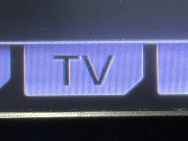 プリウス Ｓ　アイドリングストップ搭載　Ｂモニタ－　フルセグ地デジ　ＡＵＸ接続可　インテリキー　デュアルエアバック　エアＢ　イモビライザー　ドライブレコ－ダ－　ＤＶＤ再生可能　ナビＴＶ　ＡＵＴＯエアコン　ＥＴＣ装備（7枚目）