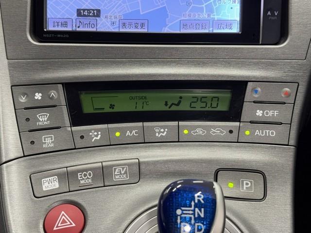 プリウス Ｓ　アイドリングストップ搭載　Ｂモニタ－　フルセグ地デジ　ＡＵＸ接続可　インテリキー　デュアルエアバック　エアＢ　イモビライザー　ドライブレコ－ダ－　ＤＶＤ再生可能　ナビＴＶ　ＡＵＴＯエアコン　ＥＴＣ装備（11枚目）