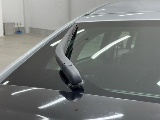 プリウス Ｓ　アイドリングストップ搭載　Ｂモニタ－　フルセグ地デジ　ＡＵＸ接続可　インテリキー　デュアルエアバック　エアＢ　イモビライザー　ドライブレコ－ダ－　ＤＶＤ再生可能　ナビＴＶ　ＡＵＴＯエアコン　ＥＴＣ装備（18枚目）