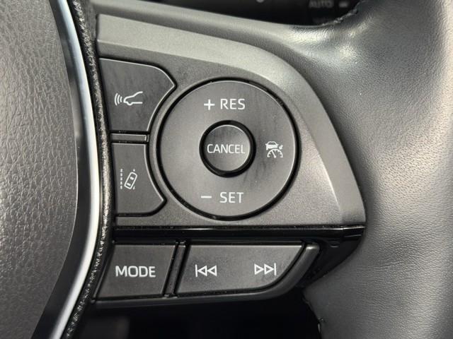 ハリアーハイブリッド Ｚ　レザーパッケージ　パノラマサンルーフ　地デジ　横滑防止　盗難防止システム　Ｂモニター　革　ＬＥＤライト　パワーウィンドウ　クルコン　スマートキ－　助手席エアバック　パワーシート　エアバッグ　点検記録簿　オートエアコン（9枚目）