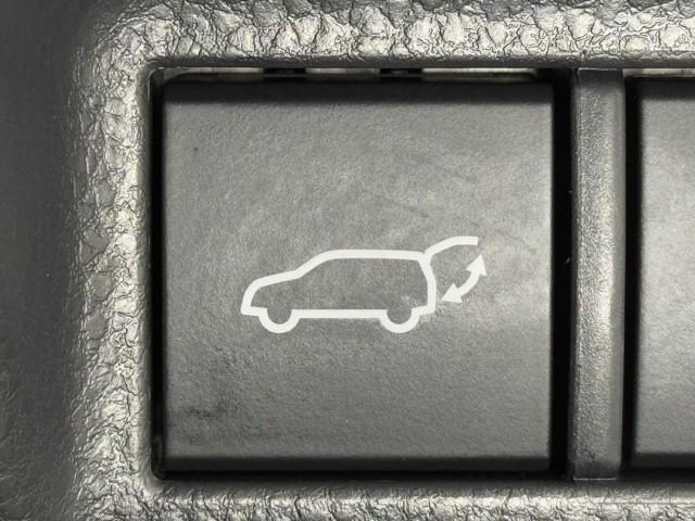 ハリアーハイブリッド Ｚ　レザーパッケージ　パノラマサンルーフ　地デジ　横滑防止　盗難防止システム　Ｂモニター　革　ＬＥＤライト　パワーウィンドウ　クルコン　スマートキ－　助手席エアバック　パワーシート　エアバッグ　点検記録簿　オートエアコン（17枚目）