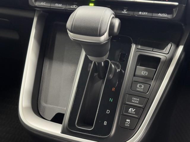 ヴォクシー ハイブリッドS-Z パワーウィンドウ DVD再生機能 インテリキー 横滑防止装置 地デジTV アクティブクルーズコントロール フルオートエアコン リアカメラ エアバッグ ABS 100V充電 ナビTV WAC キーレス(11枚目)