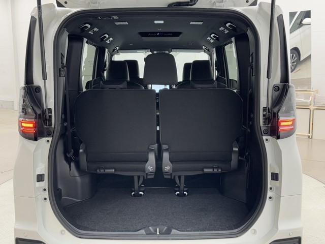 ヴォクシー ハイブリッドS-Z パワーウィンドウ DVD再生機能 インテリキー 横滑防止装置 地デジTV アクティブクルーズコントロール フルオートエアコン リアカメラ エアバッグ ABS 100V充電 ナビTV WAC キーレス(17枚目)