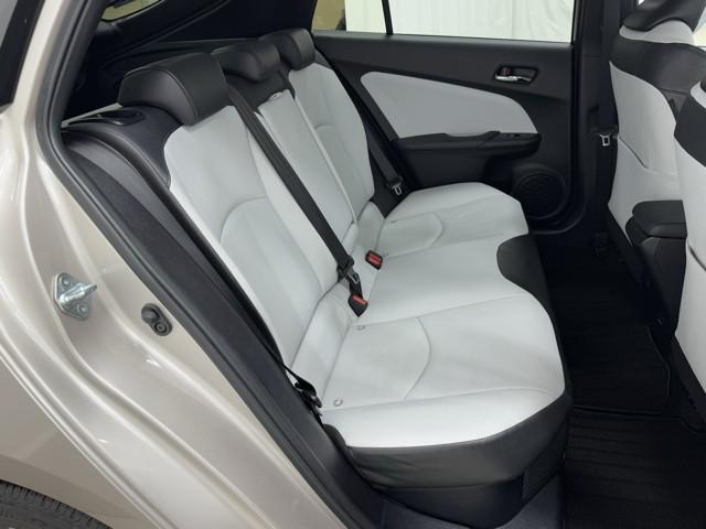 プリウス Aプレミアム ツーリングセレクション 横滑り防止機能 皮シート 運転席パワーシート エアコン パワーウィンドウ ナビ&TV アイドリングストップ LEDライト 盗難防止装置 スマートキー&プッシュスタート キーレス ETC アルミホイール(16枚目)