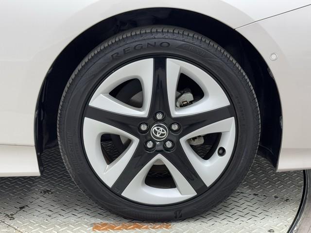 プリウス Aプレミアム ツーリングセレクション 横滑り防止機能 皮シート 運転席パワーシート エアコン パワーウィンドウ ナビ&TV アイドリングストップ LEDライト 盗難防止装置 スマートキー&プッシュスタート キーレス ETC アルミホイール(18枚目)