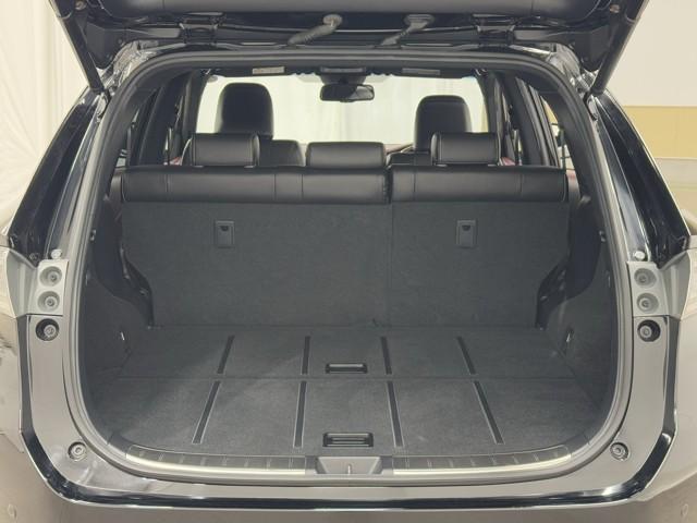 ハリアー プレミアム　アドバンスドパッケージ　Ｐシート　定期点検記録簿　クルーズコントロール　地デジＴＶ　横滑防止装置　ＬＥＤライト　ナビＴＶ　ＡＢＳ　パワーステアリング　Ｂカメラ　パワーウィンドウ　スマートキー　エアバッグ　ＥＴＣ　アイストップ（17枚目）