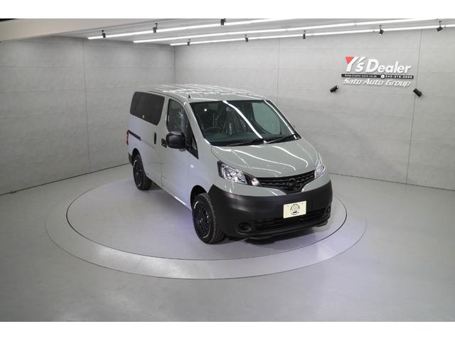 ＮＶ２００バネットバン 　４ＷＤ　ＶＡＮＬＩＦＥＶＩＬＬＡＧＥ限定色アースグレーカーキ　フロント・リアバンパー・ドアミラー・ドアノブ・リアガーニッシュ　オーディオ＆シフトゲートパネル同色カラー　電格ミラー　インテリジェントキー（8枚目）