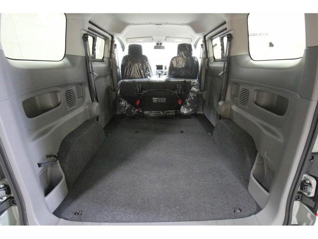 ＮＶ２００バネットワゴン １６Ｘ－２Ｒ　ＶＡＮＬＩＦＥＶＩＬＬＡＧＥ限定色アースグレーカーキ　フロント・リアバンパー・ドアミラー・ドアノブ・リアガーニッシュブラック　オーディオ＆シフトゲートパネル同色カラー　寒冷地電格ミラー　インテリキー（46枚目）