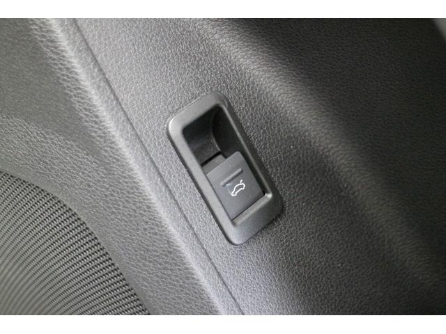 ＲＳ Ｑ３ スポーツバック ベースグレード　ＲＳデザインパッケージレッド　マトリクスＬＥＤヘッドライト　プライバシーガラス　デコラティブパネルカーボン　ブレーキキャリパーレッド　エクステリアミラーハウジングカーボン　電動調整機能付きＦシート（28枚目）