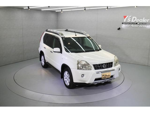 エクストレイル ２０Ｘｔｔ　カプロンシート　純正ナビ　純正１７インチＡＷ　ＨＩＤヘッドライト　スマートキー　電動格納ミラー　４ＷＤ　クルーズコントロール　シートヒーター　オートライト　ハイパールーフレール（7枚目）