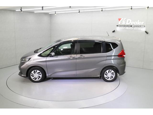 フリード Ｇ・ホンダセンシング　純正ナビ　バックカメラ　両側パワースライドドア　ＥＴＣ　フルセグＴＶ　ドライブレコーダー　Ｂｌｕｅｔｏｏｔｈ接続　コーナーセンサー　スマートキー　衝突被害軽減ブレーキ　ＤＶＤ再生　ＵＳＢ充電（10枚目）