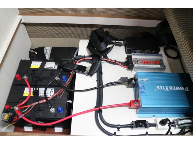 ハイエースバン ロングDX GLパッケージ OMC製narrow銀河 ルーフベント エアヒーター 走行充電器 TRDフロントスポイラー フレックス製スタビライザー&ショックアブソーバー マッドフラップ FFヒーター サブバッテリー2個(78枚目)