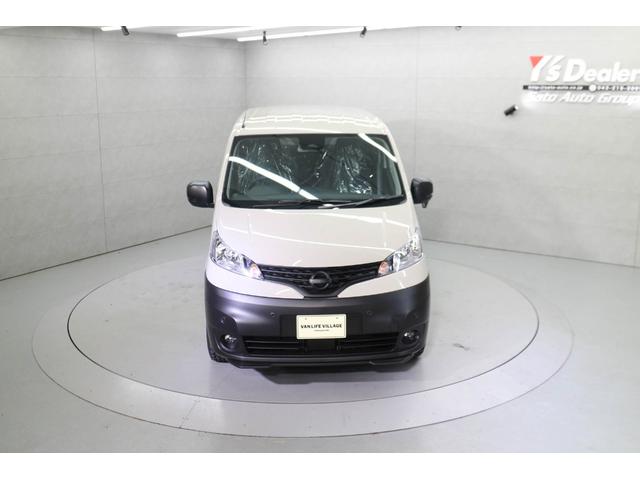 ＮＶ２００バネットワゴン １６Ｘ－２Ｒ　ＶＡＮＬＩＦＥＶＩＬＬＡＧＥ仕様　　オーディオ＆シフトパネル同色カラー　新品ＳＥ６ホイール＆ホワイトレタータイヤ　スマートキー　ウィンカーミラー　寒冷地仕様　　衝突被害軽減ブレーキ（8枚目）