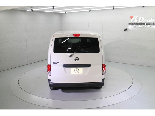 ＮＶ２００バネットワゴン １６Ｘ－２Ｒ　ＶＡＮＬＩＦＥＶＩＬＬＡＧＥ仕様　　オーディオ＆シフトパネル同色カラー　新品ＳＥ６ホイール＆ホワイトレタータイヤ　スマートキー　ウィンカーミラー　寒冷地仕様　　衝突被害軽減ブレーキ（12枚目）