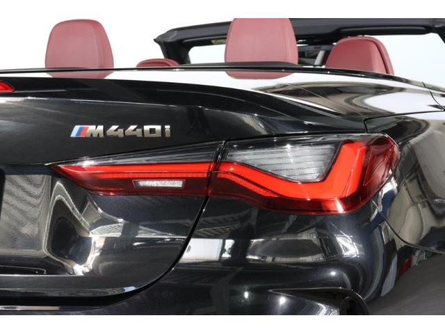 Ｍ４４０ｉ　ｘＤｒｉｖｅカブリオレ　ＢＭＷ認定中古車　ダコラレッドレザー　１９インチアルミ　ＬＥＤヘッドライト　Ｂｌｕｅｔｏｏｔｈ　ＡＣＣ　衝突軽減ブレーキ　車線逸脱警告(17枚目)