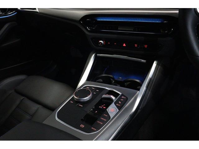 ４シリーズ Ｍ４４０ｉ　ｘＤｒｉｖｅクーペ　Ｍパフォーマンス仕様　ブレーキ　アロイホイール　カーボンミラーカバー　サイドストライプ　リアスポイラー　ＡｐｐｌｅＣａｒＰｌａｙ　Ｈａｒｍａｎ／Ｋａｒｄｏｎ　ＢＭＷ認定中古車（17枚目）