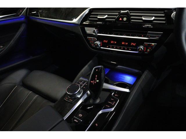 5シリーズ 523d xDrive Mスポーツ BMW認定中古車 ブラックレザー 純正ブラックグリル 純正トランクスポイラー ACC 衝突軽減ブレーキ 車線逸脱警告 アクティブステアリング アダプティブサス(28枚目)