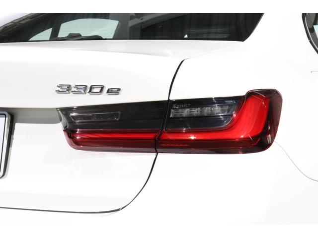 3シリーズ 330e Mスポーツ BMW認定中古車 ハーマンカードン ブラックレザーシート アクティブクルーズコントロール レーンディパーチャーウォーニング ヘッドアップディスプレイ 地デジチューナー 電動トランク シートヒーター(12枚目)