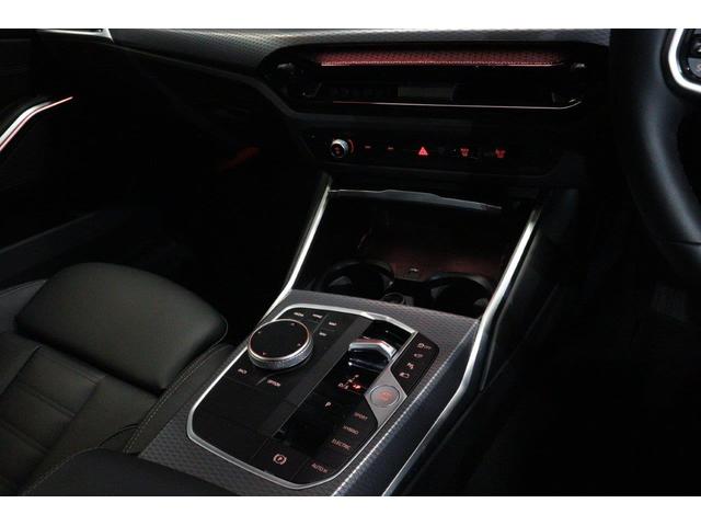 3シリーズ 330e Mスポーツ BMW認定中古車 ハーマンカードン ブラックレザーシート アクティブクルーズコントロール レーンディパーチャーウォーニング ヘッドアップディスプレイ 地デジチューナー 電動トランク シートヒーター(24枚目)
