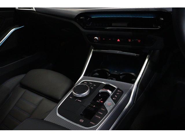 ３シリーズ ３３０ｅ　Ｍスポーツ　ブラックレザー　カーブドディスプレイ　ヘッドアップディスプレイ　ＡｐｐｌｅＣａｒＰｌａｙ　ステアリングサポート　パーキングアシスト　後退アシスト　ＢＭＷ認定中古車（11枚目）