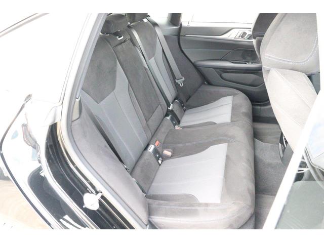 ｉ４ ｅＤｒｉｖｅ　４０　Ｍスポーツ　ＢＭＷ認定中古車　アクティブクルーズコントロール　　レーンディパーチャーウォーニング　ヘッドアップディスプレイ　シートヒーター　電動トランク　パークディスタンスコントロール　パーキングアシスト（16枚目）