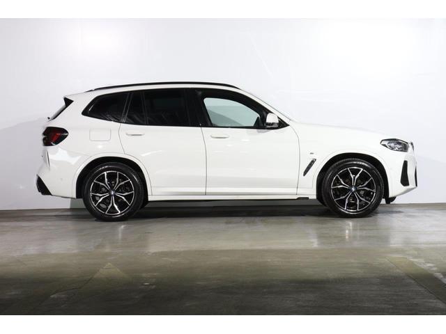 �F�蒆�ÎԂ́A�r�[�E�G���E�_�u�����[�E�W���p�����c���K�f�B�[���[�̃r�[�E�G���E�_�u�����[�����E�v���~�A���Z���N�V�������ǂ��ɂ��C���������B�O�R�|�T�T�U�O�|�R�V�P�P