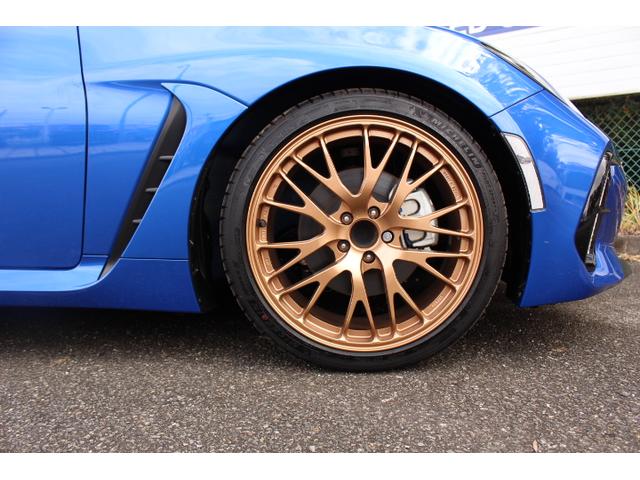 �z�C�[���̓u���W�X�g���̂o�n�s�d�m�y�`�@�q�v�O�O�V�@�P�W�C���`�I���[�X�ԗ��̓��M�����[�V�����łP�V�C���`�ł���������̓x�[�X�ԗ����r�ׁ̈A�P�W�C���`�z�C�[���ƂȂ��Ă���܂�