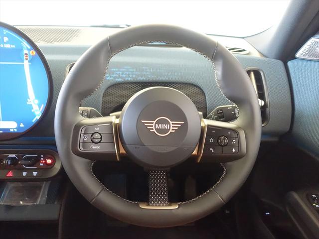 ＭＩＮＩ カントリーマンＳ　オール４　シートヒーター　パワーシート　トランクスルー　フロアマット　コネクテッド機能　ナビ　音楽プレーヤー接続　Ｂｌｕｅｔｏｏｔｈ接続　ＥＴＣ　ＬＥＤヘッドライト　電動リアゲート　全周囲カメラ　フロントカメラ（17枚目）