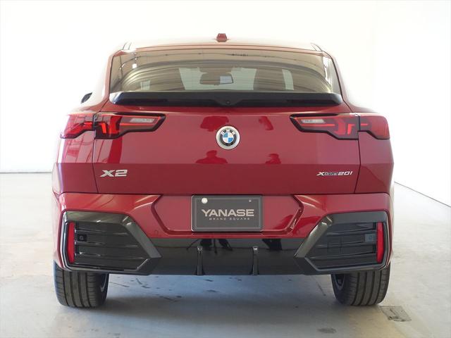 Ｘ２ ｘＤｒｉｖｅ２０ｉ　Ｍスポーツ　シートヒーター　パワーシート　トランクスルー　コネクテッド機能　ナビ　音楽プレーヤー接続　Ｂｌｕｅｔｏｏｔｈ接続　ＥＴＣ　サンルーフ・ガラスルーフ　ＬＥＤヘッドライト　電動リアゲート　全周囲カメラ（3枚目）