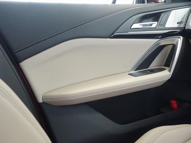 Ｘ２ ｘＤｒｉｖｅ２０ｉ　Ｍスポーツ　シートヒーター　パワーシート　トランクスルー　コネクテッド機能　ナビ　音楽プレーヤー接続　Ｂｌｕｅｔｏｏｔｈ接続　ＥＴＣ　サンルーフ・ガラスルーフ　ＬＥＤヘッドライト　電動リアゲート　全周囲カメラ（14枚目）