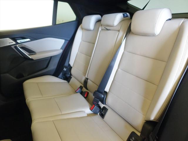 Ｘ２ ｘＤｒｉｖｅ２０ｉ　Ｍスポーツ　シートヒーター　パワーシート　トランクスルー　コネクテッド機能　ナビ　音楽プレーヤー接続　Ｂｌｕｅｔｏｏｔｈ接続　ＥＴＣ　サンルーフ・ガラスルーフ　ＬＥＤヘッドライト　電動リアゲート　全周囲カメラ（22枚目）