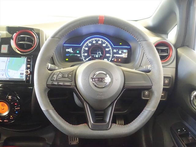 ノート e-POWER ニスモ トランクスルー フロアマット ナビ CD 音楽プレーヤー接続 Bluetooth接続 TV DVD再生 ETC LEDヘッドライト 全周囲カメラ フロントカメラ サイドカメラ バックモニター 盗難防止(16枚目)