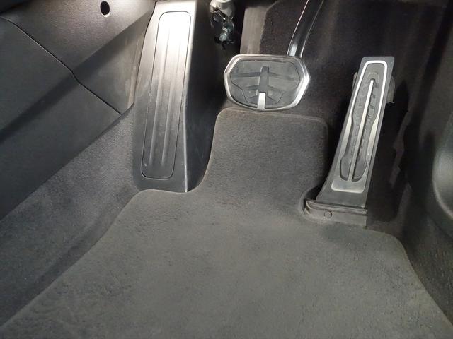 2シリーズ 218d グランクーペ Mスポーツ シートヒーター パワーシート トランクスルー フロアマット コネクテッド機能 ナビ 音楽プレーヤー接続 Bluetooth接続 ETC サンルーフ・ガラスルーフ LEDヘッドライト バックモニター(26枚目)