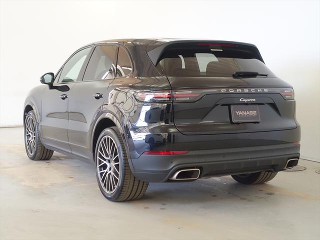 カイエン ベースグレード シートヒーター パワーシート トランクスルー フロアマット ナビ 音楽プレーヤー接続 Bluetooth接続 ETC LEDヘッドライト 電動リアゲート 全周囲カメラ フロントカメラ サイドカメラ(4枚目)