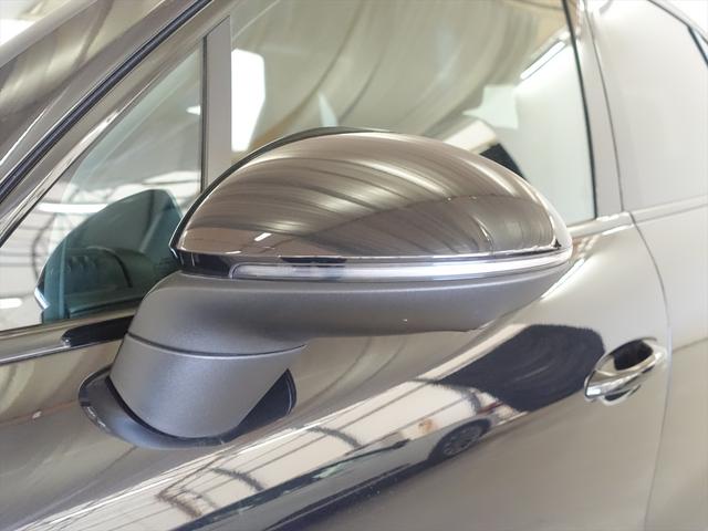 カイエン ベースグレード シートヒーター パワーシート トランクスルー フロアマット ナビ 音楽プレーヤー接続 Bluetooth接続 ETC LEDヘッドライト 電動リアゲート 全周囲カメラ フロントカメラ サイドカメラ(7枚目)